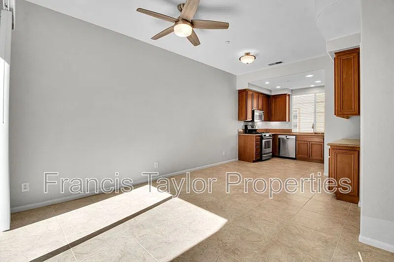 3 bed, 3.0 bath, 1238 sqft, $3,750 — Photo 4
