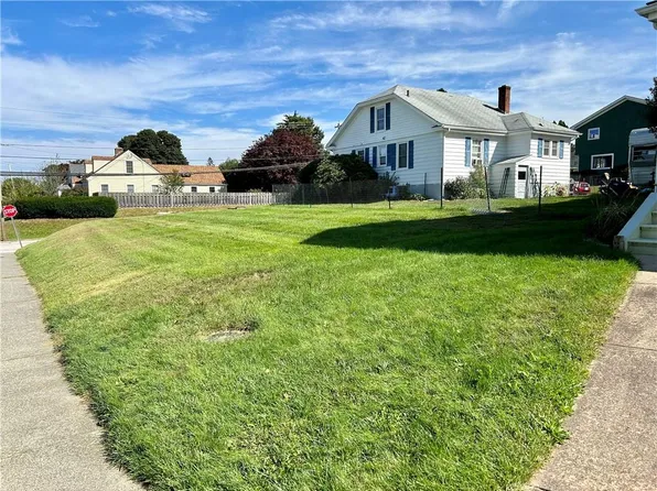 33 John St, Westerly, RI 02891