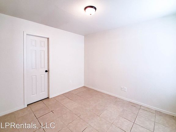 5th image of 3813 Moonlight Ave #B