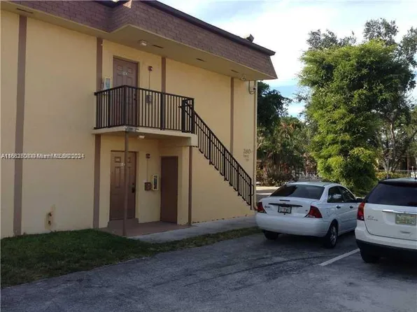 2804 NW 55th Ave APT 1C, Lauderhill, FL 33313