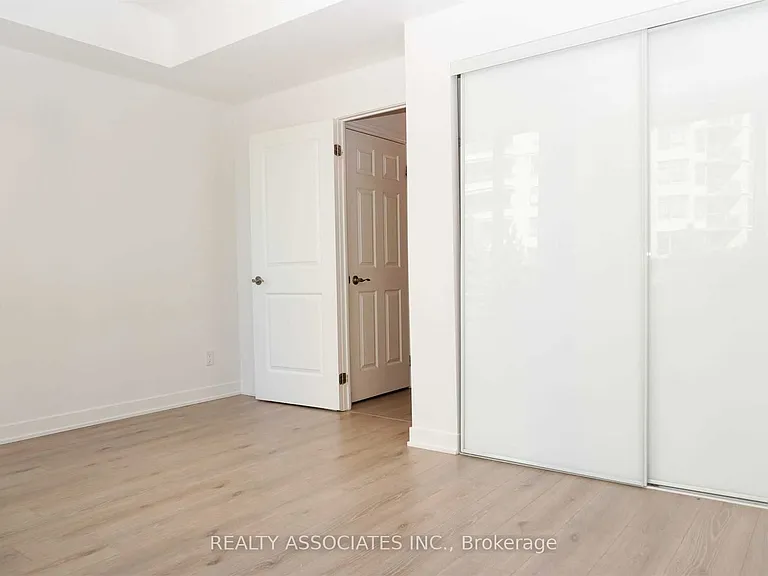 215 Bonis Ave #Townhouse 19 — Photo 9