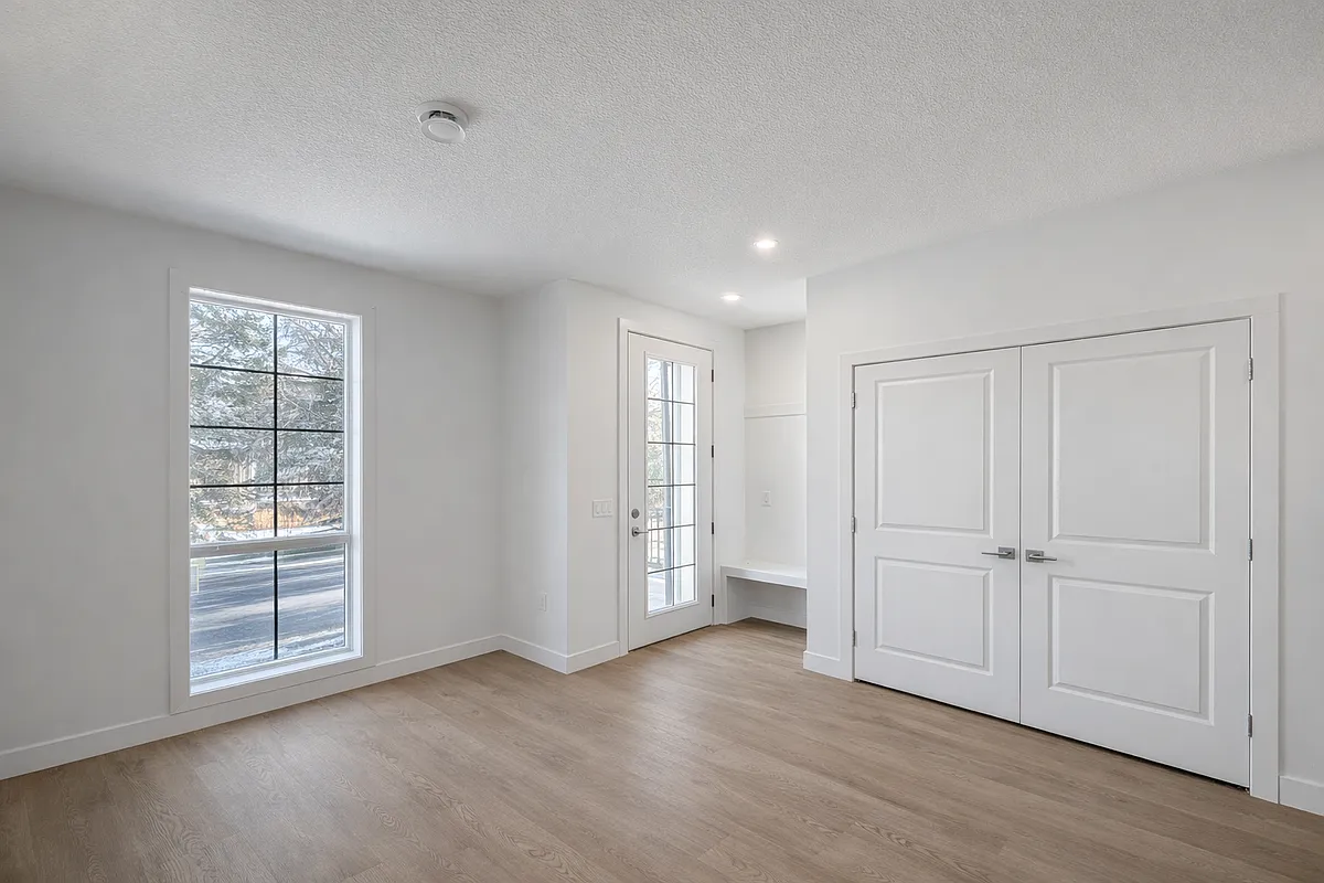 Building Photo - 227 26th Ave NE #101