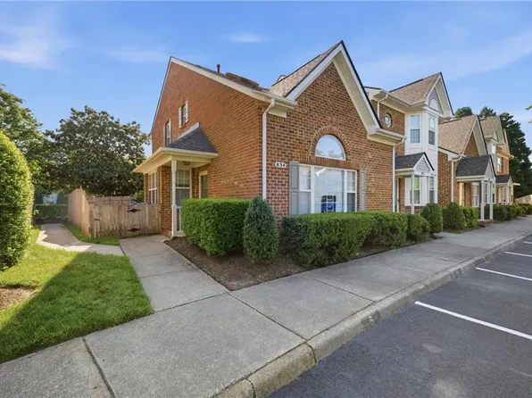834 W Lake Cir, Chesapeake, VA 23322