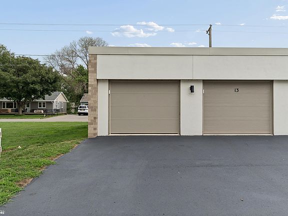 2nd image of 2515 S Lakeview Ct Unit 204