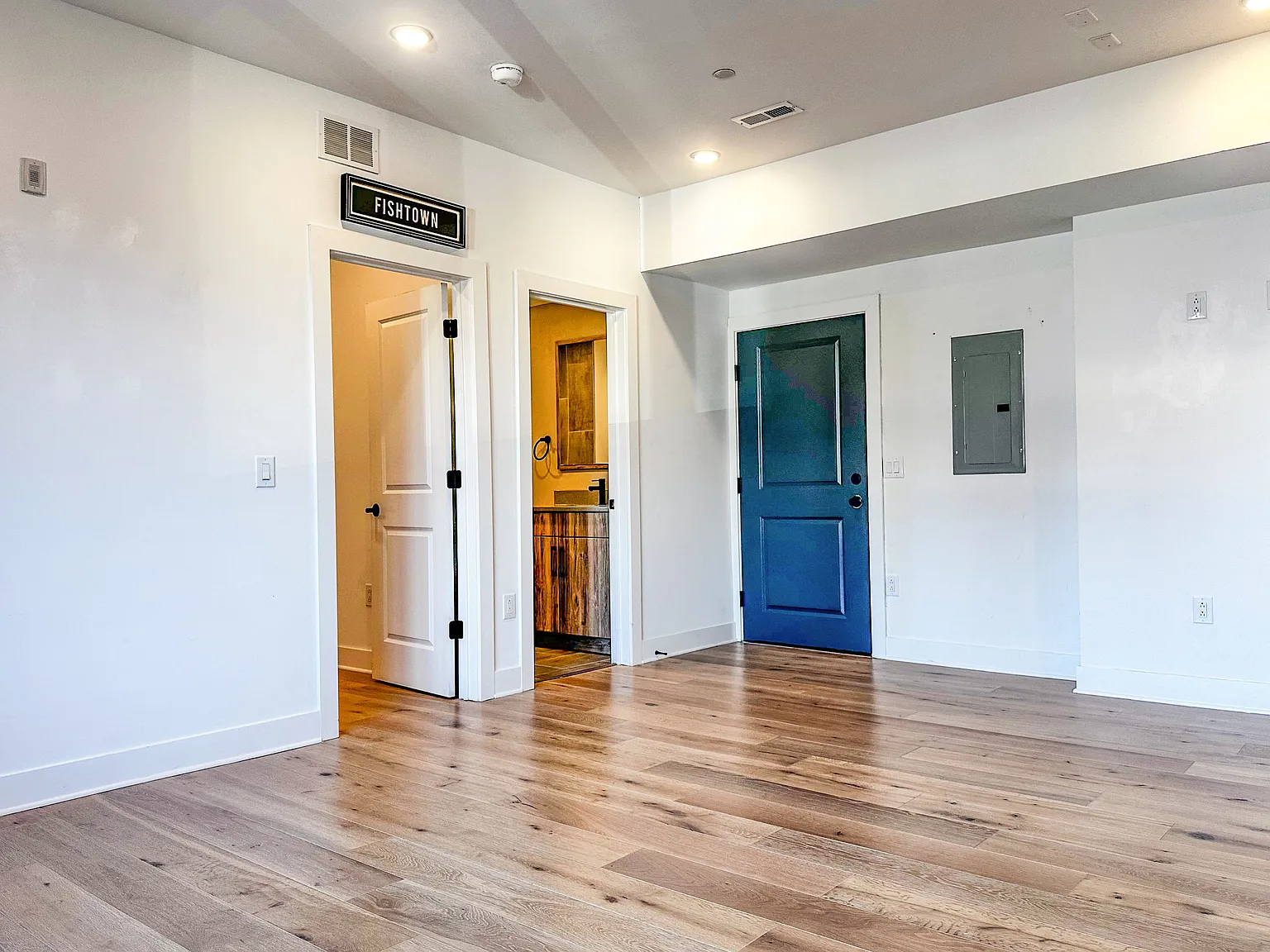 2 bed, 917 sqft, $2,300 — Photo 3