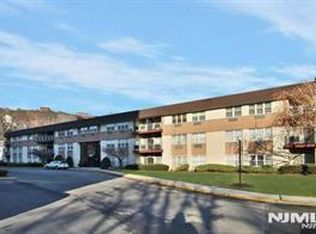 1111 River Road #B11, Edgewater, NJ 07020