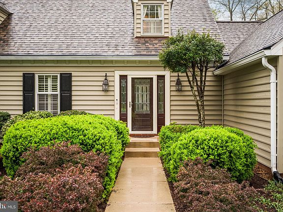 3rd image of 135 Cleremont Dr