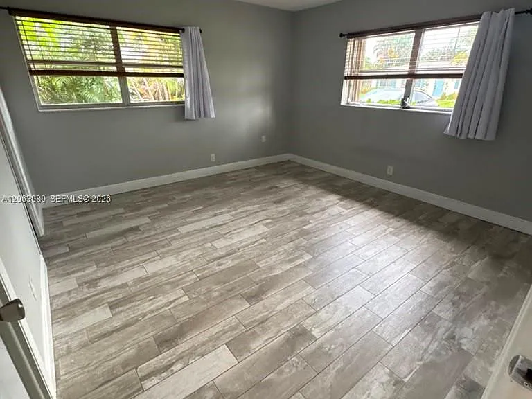 2020 NE 33rd St #2020 — Photo 13