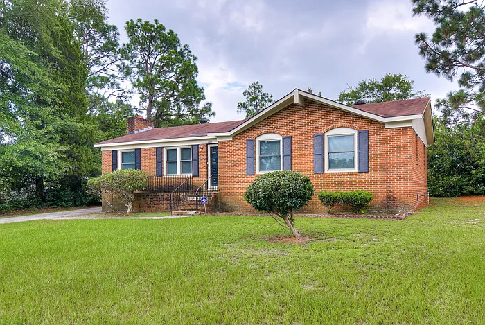 3 bed, 2.0 bath, 1347 sqft, $1,595 — Photo 1