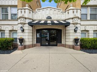 4240 N Clarendon Ave APT 301S, Chicago, IL 60613