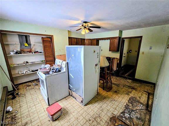 4th image of 52125 Center St