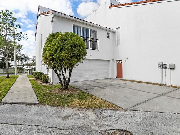 3rd image of 9506 Citrus Glen Pl