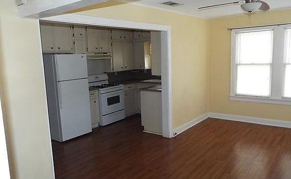 LIVING AREA W/ WOOD FLOORS & CEILING FAN