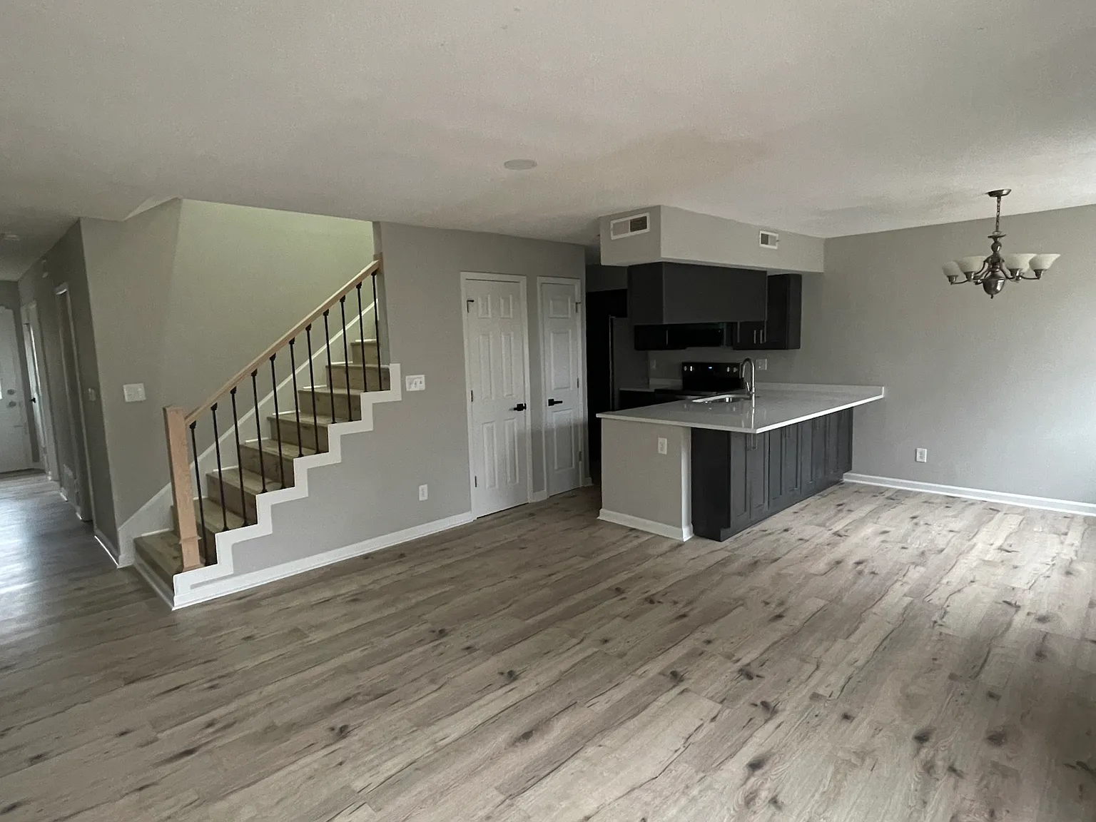 4 bed, 2.0 bath, 1702 sqft, $1,900 — Photo 3