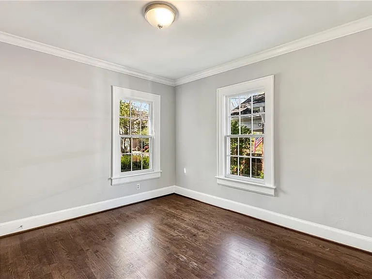666 Yorkshire Rd NE — Photo 14