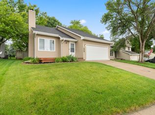 3868 92nd Cir, Urbandale, IA 50322