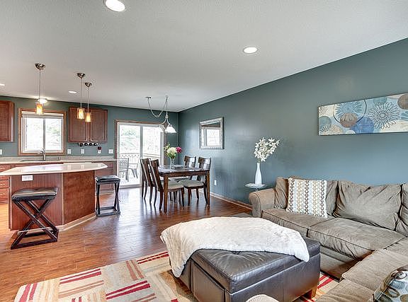 5th image of 920 S Shore Dr