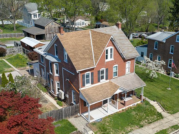4th image of 321 Walnut St