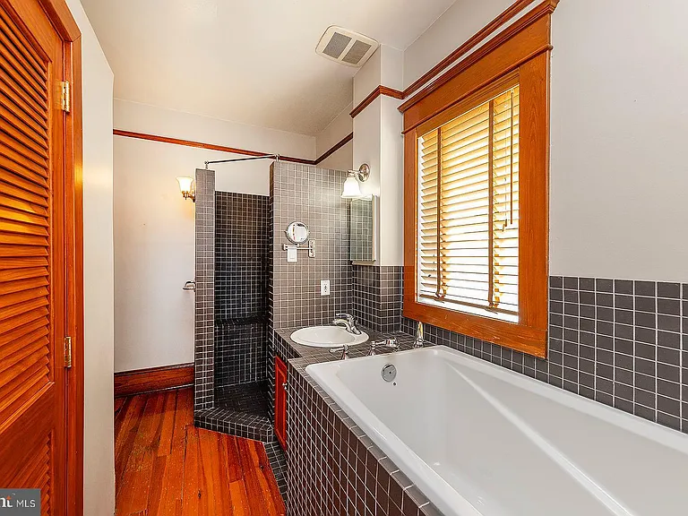 7 N Loudoun St #1/2 — Photo 40