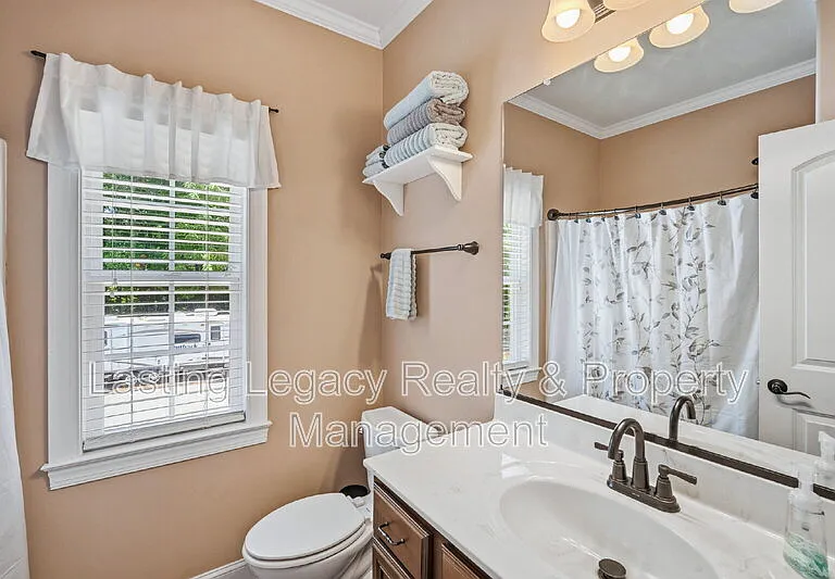 187 Marbrook Dr — Photo 25