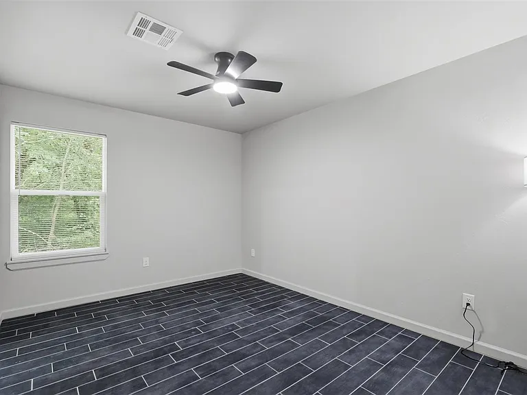 2302 E Sycamore Dr — Photo 16