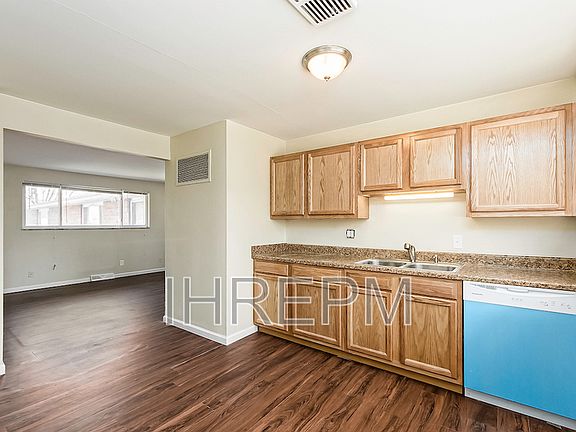4th image of 2275 Holt Ave APT B
