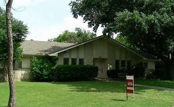 1st image of 3917 Clubway Ln