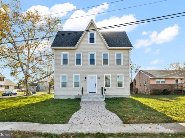 14 River Dr, Delran, NJ 08075