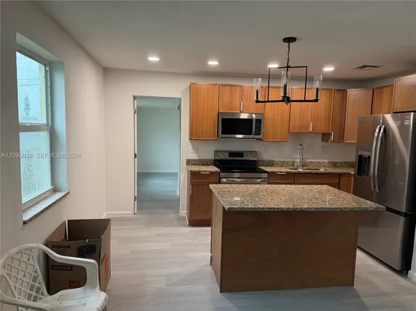 840 W 4th St, Riviera Beach, FL 33404