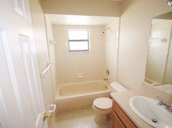 4th image of 1310 Sacramento St