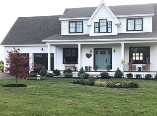 2 Milliken Cove Rd, Kittery, ME 03905