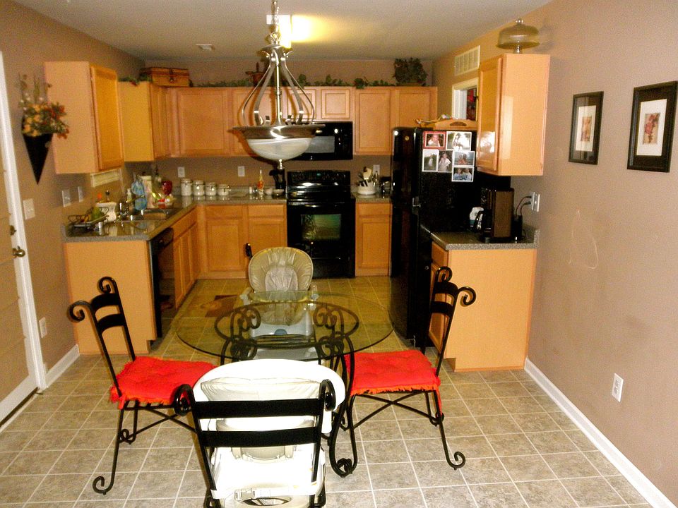 Kitchen and Breakfast Area
