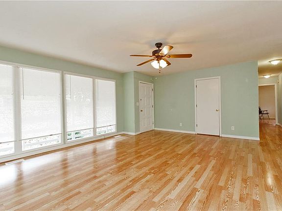 5th image of 18 Hampstead Ln