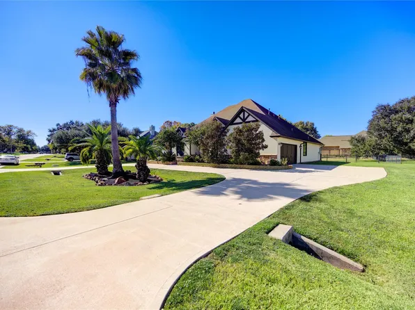 5319 Weston Dr, Weston Lakes, TX 77441