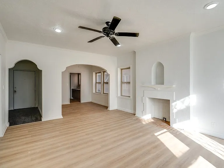 2827 S Moreland Blvd #3 — Photo 2