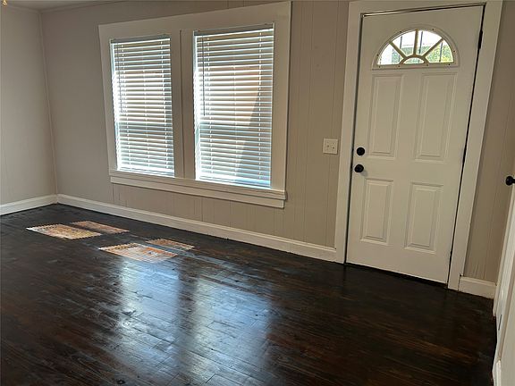 2nd image of 1008 1st Ave