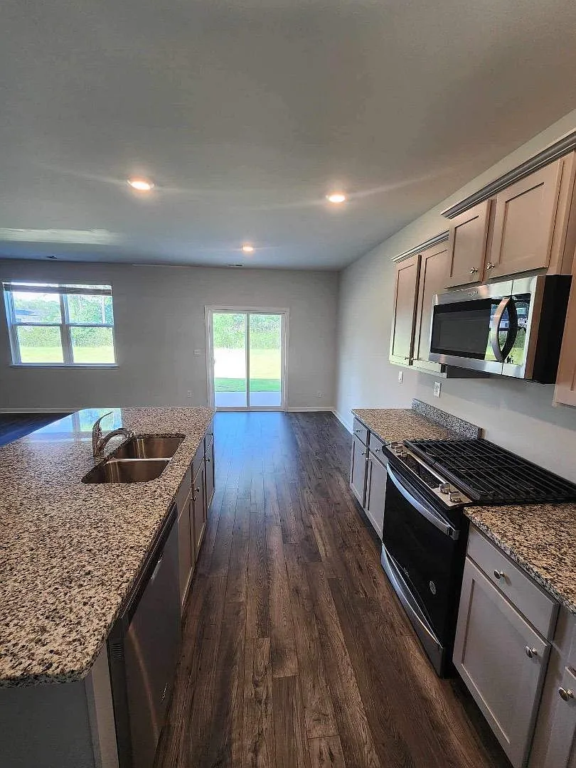 2109 Ridgedale Dr — Photo 4