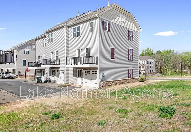 1814 Aspire St — Photo 7