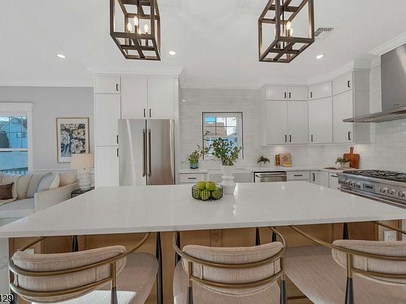 5th image of 21 Spruce St