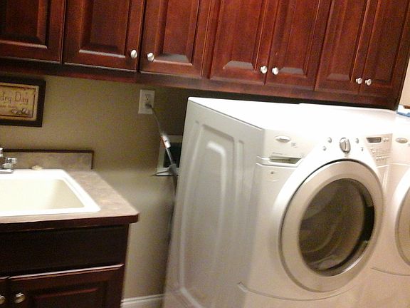 3rd image of 626 Mallard St
