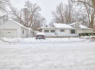 55 Mouton Dr, Lake Orion, MI 48362