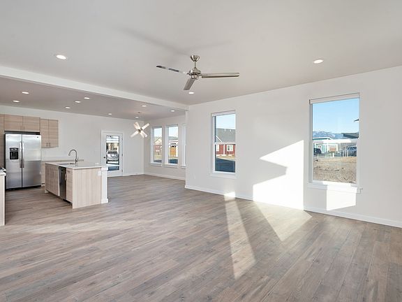 3rd image of 5575 Westmorland Dr