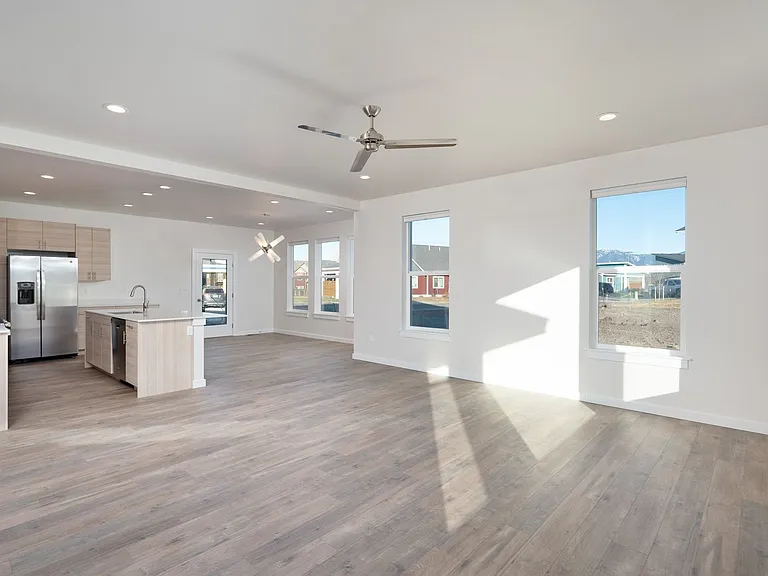 5575 Westmorland Dr — Photo 3
