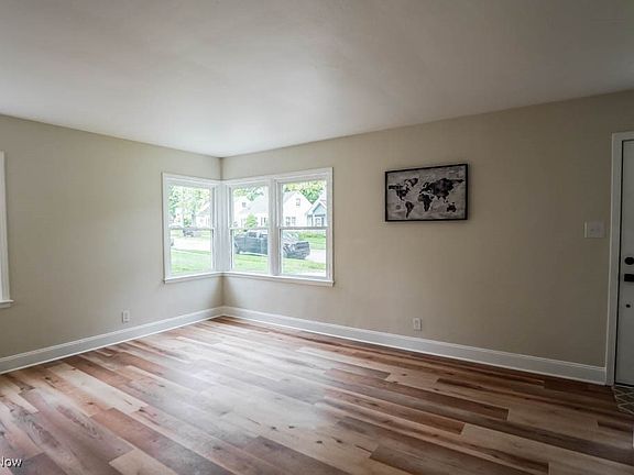 3rd image of 1921 Tudor St