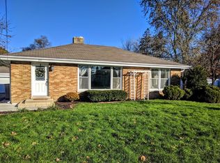 915 Hillview Ave, West Chicago, IL 60185