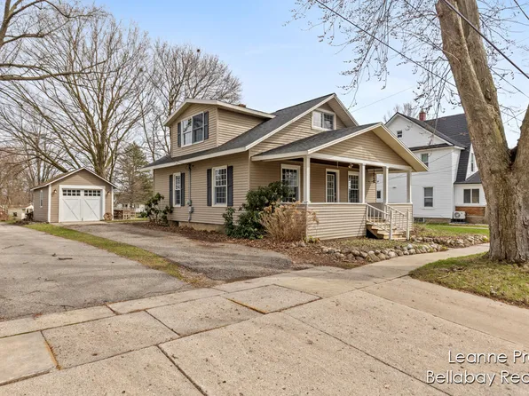 308 Pleasant Ave SE, Caledonia, MI 49316