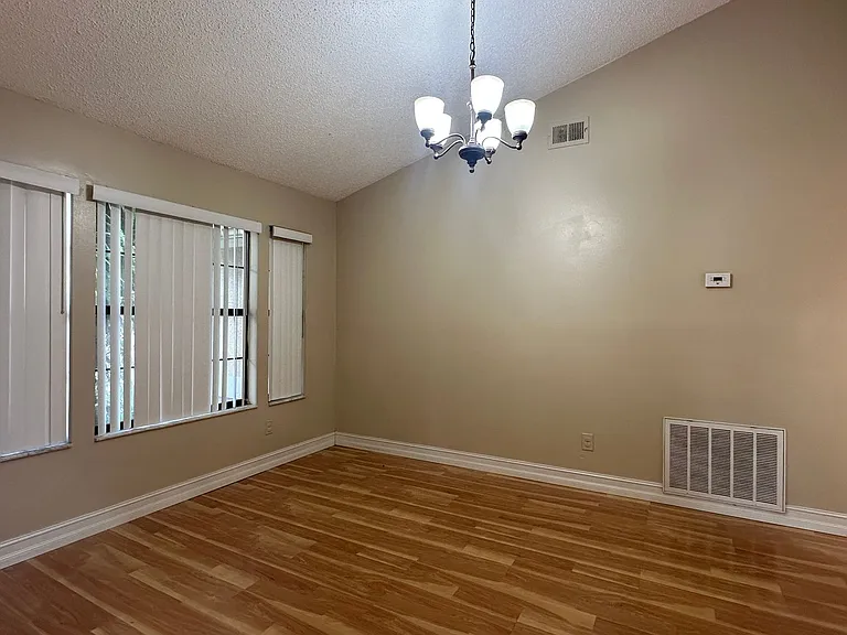 487 Carrigan Ave — Photo 5
