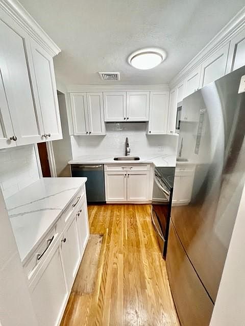 2nd image of 109 Fulton St #2F
