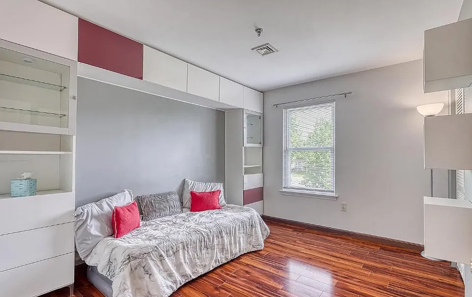 2 bed, 1088 sqft, $1,350 — Photo 2
