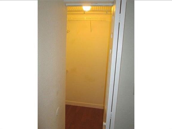 4th image of 10301 NW 33rd St